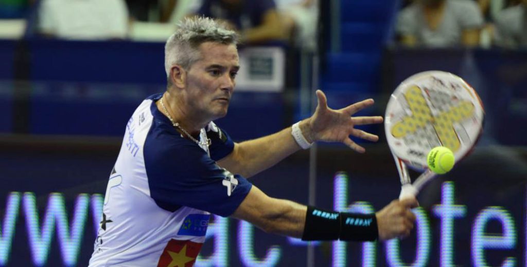 miguel lamperti reves padel, como hacer un buen reves en padel, mejorar el reves padel, 